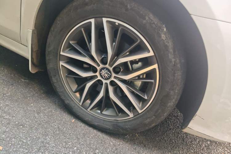 Used BYD Qin PLUS 2021 DM-i 120KM Prestige Model Right Front Wheel Hub