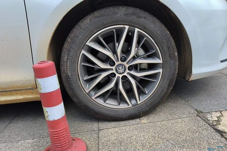 Used BYD Qin PLUS 2021 DM-i 55KM Flagship Model Right Front Wheel Hub