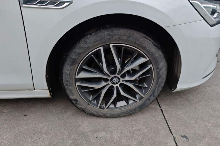 Used BYD Qin PLUS 2021 DM-i 55KM Flagship Model Right Front Wheel Hub