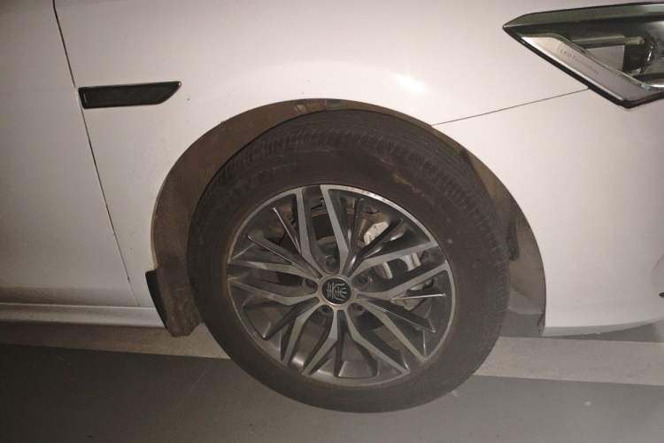 Used BYD Qin PLUS 2021 DM-i 120KM Prestige Model Right Front Wheel Hub