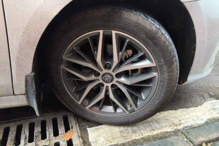 Used BYD Qin PLUS 2021 DM-i 120KM Prestige Model Right Front Wheel Hub