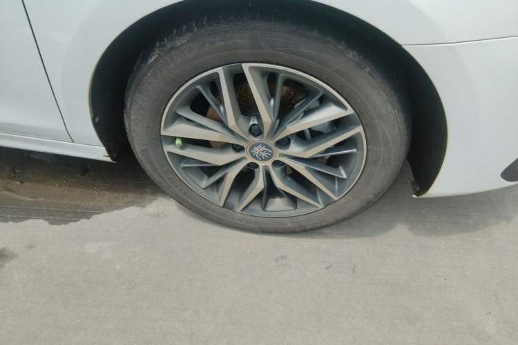 Used BYD Qin PLUS 2021 EV 500KM Luxury Model Right Front Wheel Hub