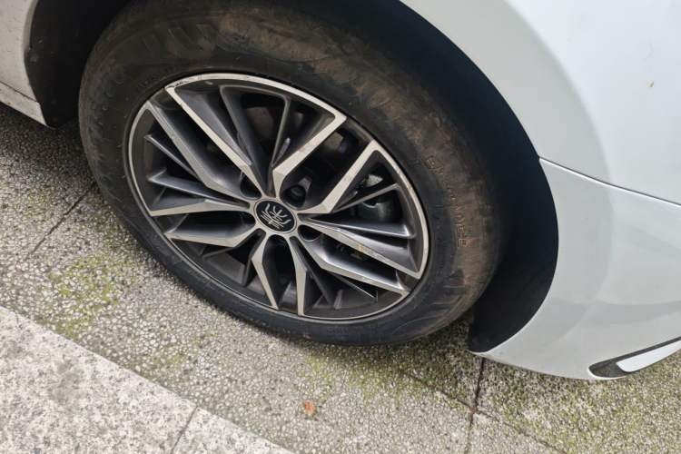 Used BYD Qin PLUS 2021 EV 500KM Luxury Model Right Front Wheel Hub