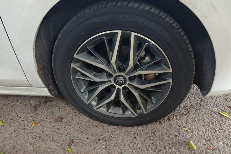 Used BYD Qin PLUS 2021 EV 400KM Luxury Model Right Front Wheel Hub