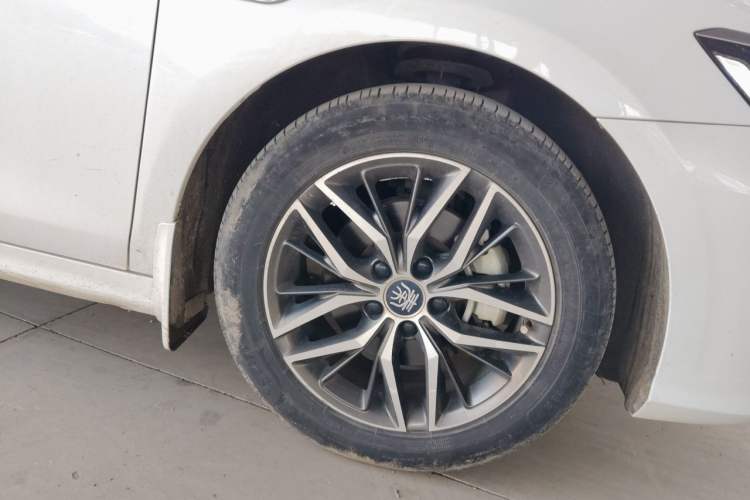 Used BYD Qin PLUS 2021 DM-i 55KM Flagship Model Right Front Wheel Hub