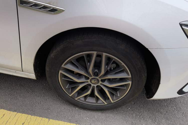 Used BYD Qin PLUS 2021 EV 500KM Premium Model Right Front Wheel Hub