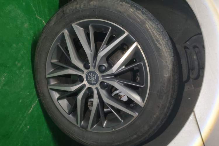 Used BYD Qin PLUS 2021 DM-i 55KM Flagship Model Right Front Wheel Hub