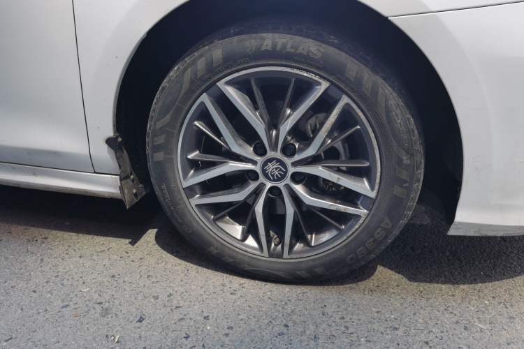 Used BYD Qin PLUS 2021 DM-i 55KM Flagship Model Right Front Wheel Hub