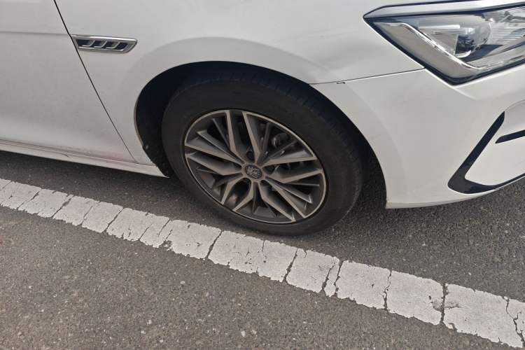 Used BYD Qin PLUS 2021 EV 400KM Luxury Model Right Front Wheel Hub