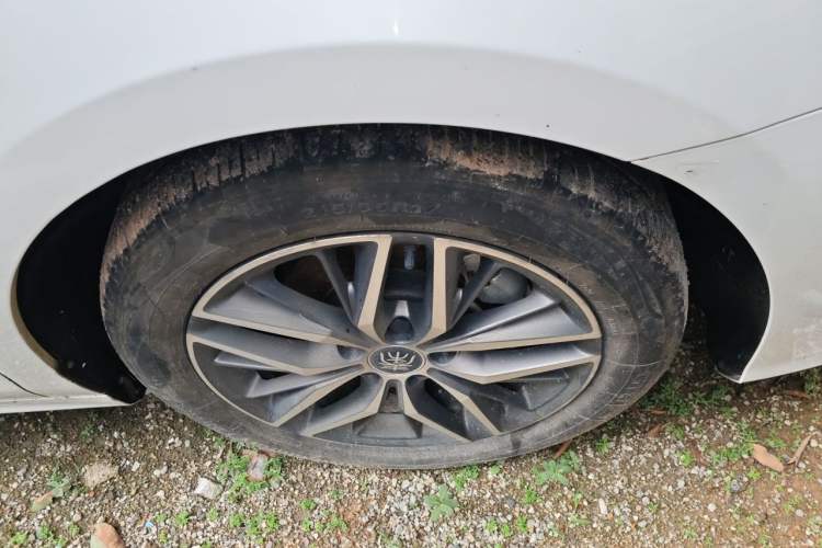 Used BYD Qin PLUS 2021 DM-i 55KM Flagship Model Right Front Wheel Hub