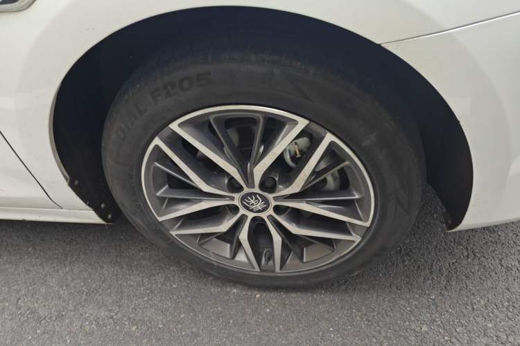 Used BYD Qin PLUS 2021 EV 400KM Luxury Model Right Front Wheel Hub