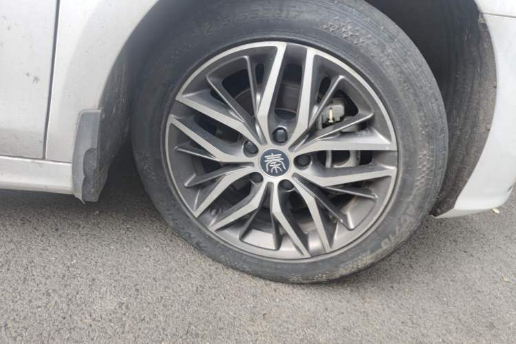 Used BYD Qin PLUS 2021 DM-i 120KM Prestige Model Right Front Wheel Hub
