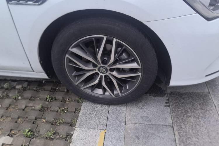 Used BYD Qin PLUS 2021 DM-i 55KM Flagship Model Right Front Wheel Hub