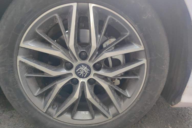 Used BYD Qin PLUS 2021 DM-i 55KM Flagship Model Right Front Wheel Hub