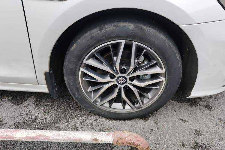 Used BYD Qin PLUS 2021 DM-i 55KM Flagship Model Right Front Wheel Hub