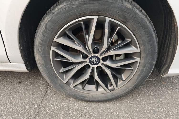 Used BYD Qin PLUS 2021 DM-i 120KM Prestige Model Right Front Wheel Hub