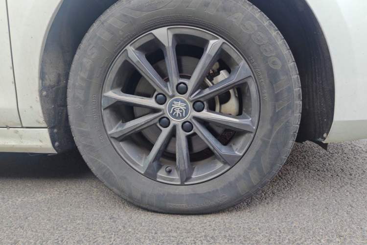 Used BYD Qin PLUS 2021 EV 420KM Commuter Edition Right Front Wheel Hub