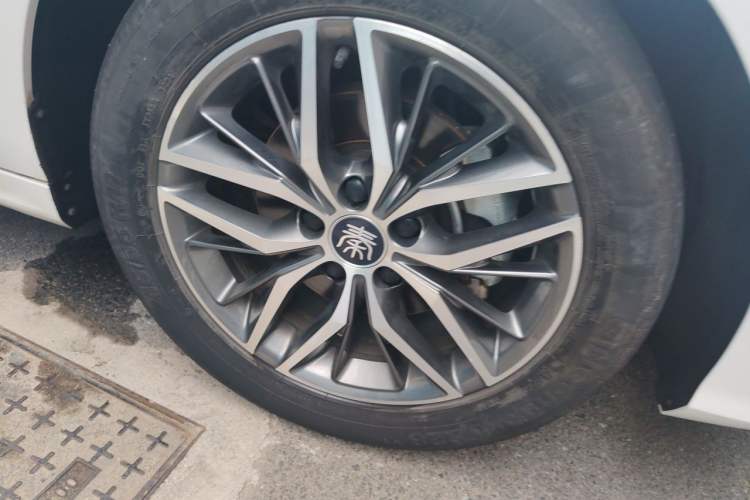 Used BYD Qin PLUS 2021 DM-i 55KM Flagship Model Right Front Wheel Hub
