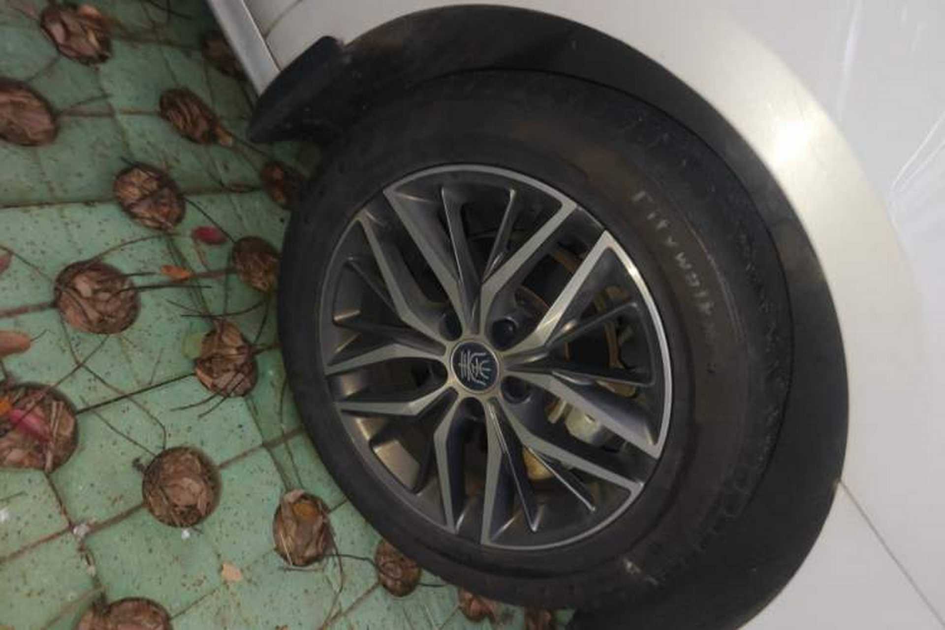 Used BYD Qin PLUS 2021 EV 500KM Luxury Model Right Front Wheel Hub