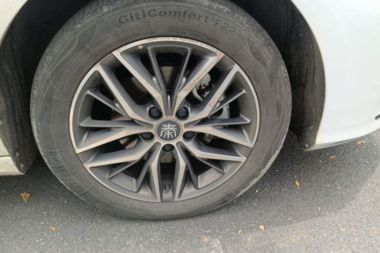 Used BYD Qin PLUS 2021 DM-i 55KM Flagship Model Right Front Wheel Hub