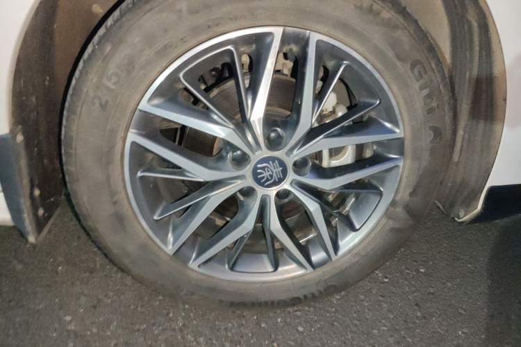 Used BYD Qin PLUS 2021 DM-i 120KM Flagship Model Right Front Wheel Hub