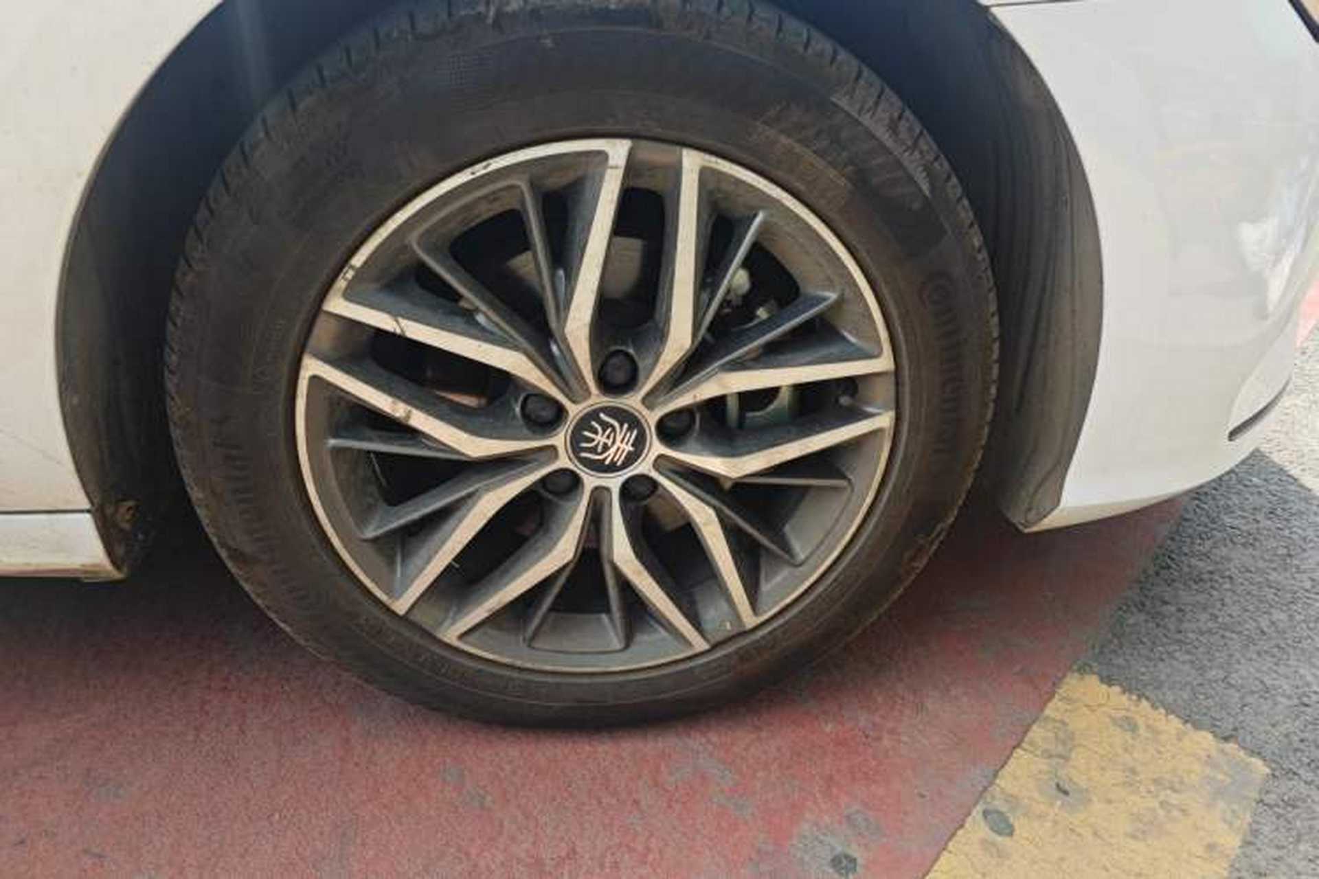 Used BYD Qin PLUS 2021 DM-i 55KM Flagship Model Right Front Wheel Hub