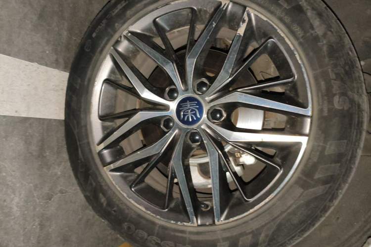 Used BYD Qin PLUS 2021 DM-i 55KM Flagship Model Right Front Wheel Hub