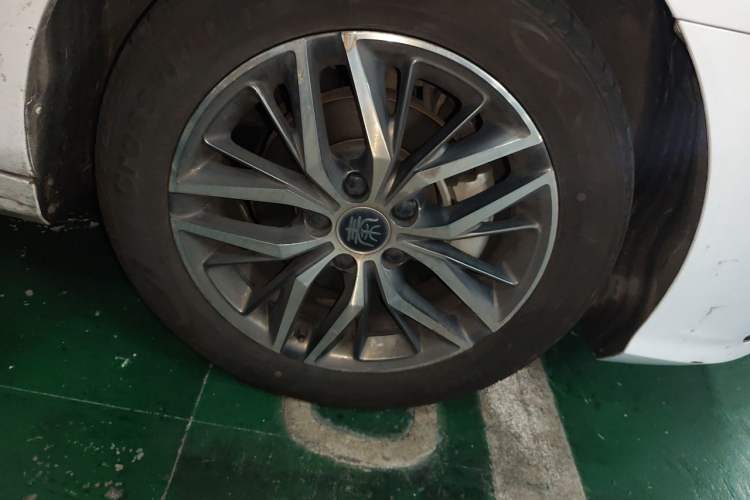 Used BYD Qin PLUS 2021 DM-i 120KM Prestige Model Right Front Wheel Hub