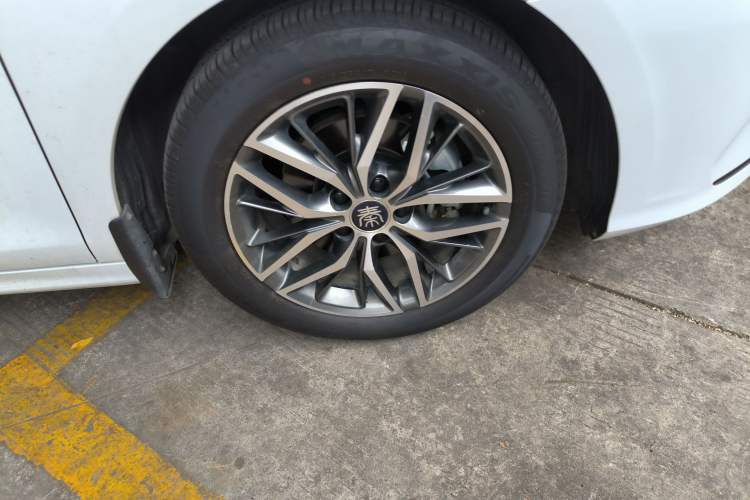 Used BYD Qin PLUS 2021 DM-i 55KM Flagship Model Right Front Wheel Hub