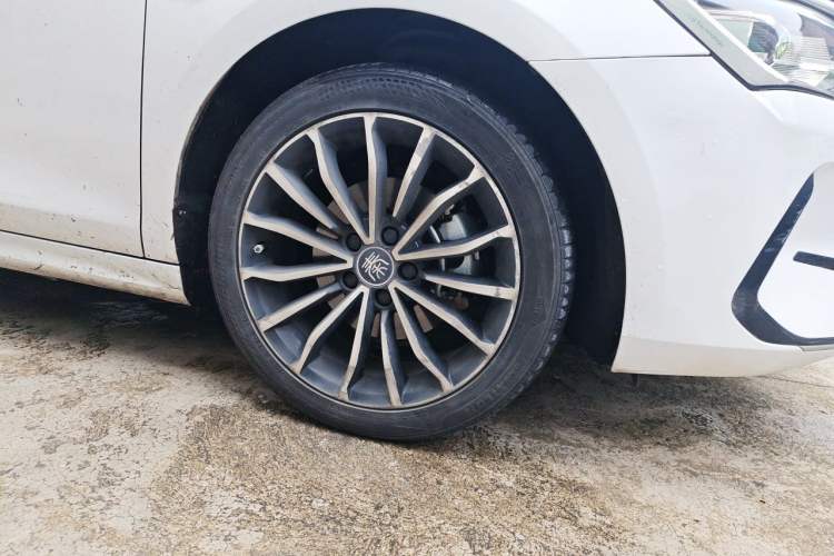 Used BYD Qin PLUS 2021 EV 600KM Flagship Model Right Front Wheel Hub
