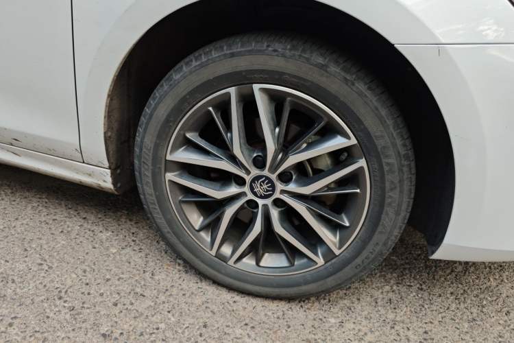 Used BYD Qin PLUS 2021 EV 400KM Luxury Model Right Front Wheel Hub