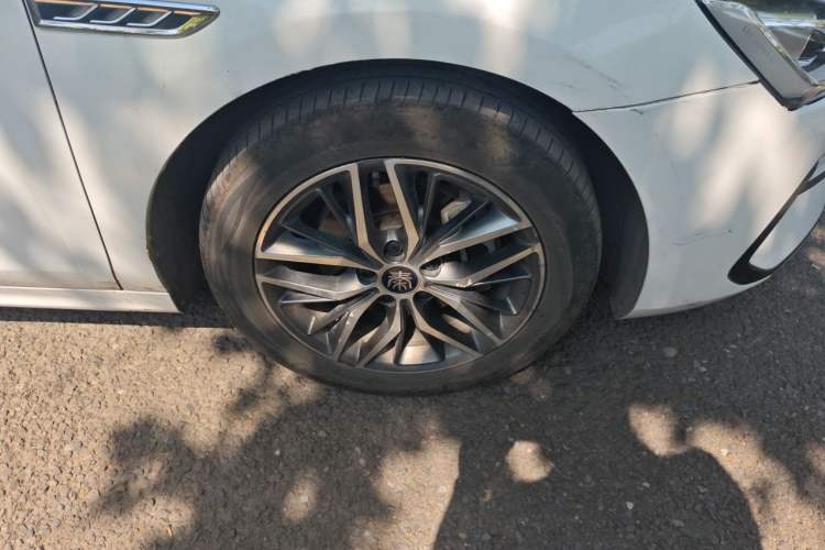 Used BYD Qin PLUS 2021 EV 500KM Luxury Model Right Front Wheel Hub