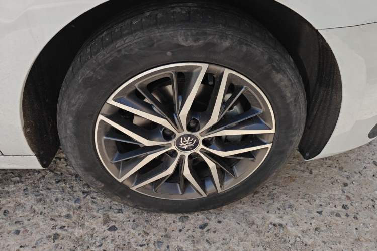 Used BYD Qin PLUS 2021 EV 500KM Premium Model Right Front Wheel Hub