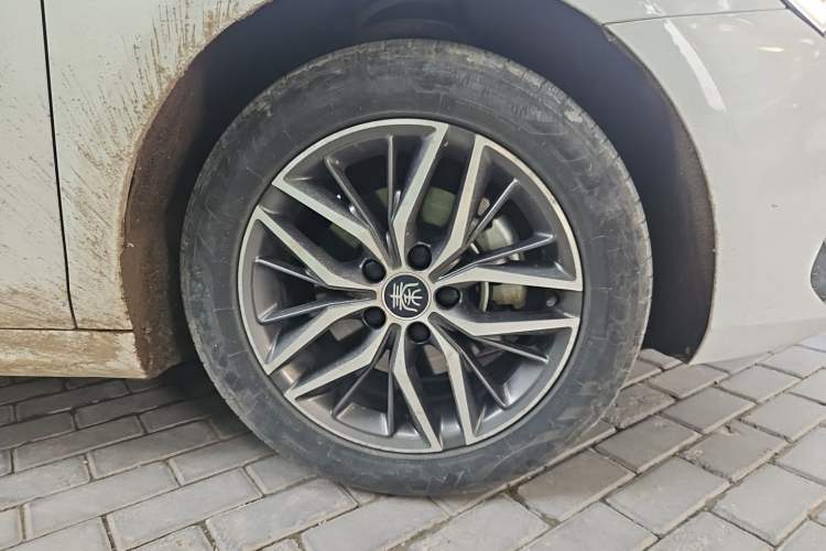 Used BYD Qin PLUS 2021 EV 500KM Luxury Model Right Front Wheel Hub