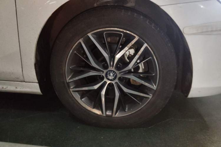 Used BYD Qin PLUS 2021 EV 500KM Luxury Model Right Front Wheel Hub