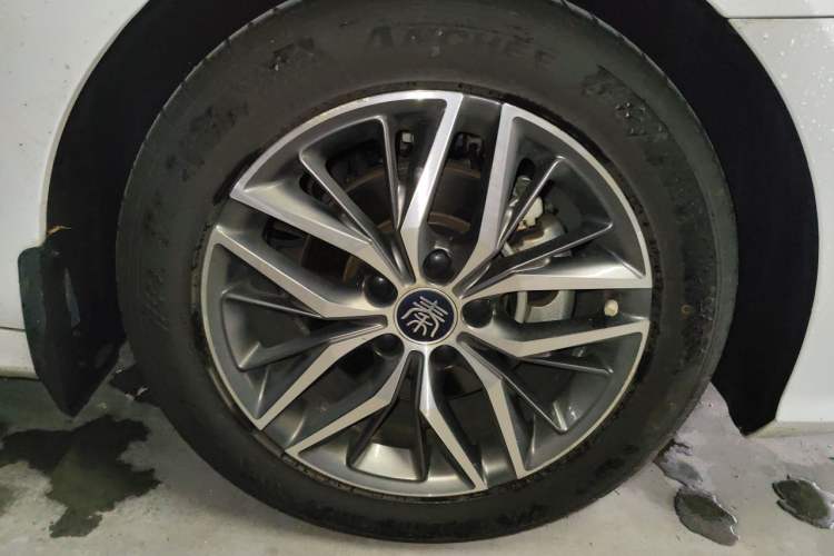 Used BYD Qin PLUS 2021 DM-i 55KM Flagship Model Right Front Wheel Hub