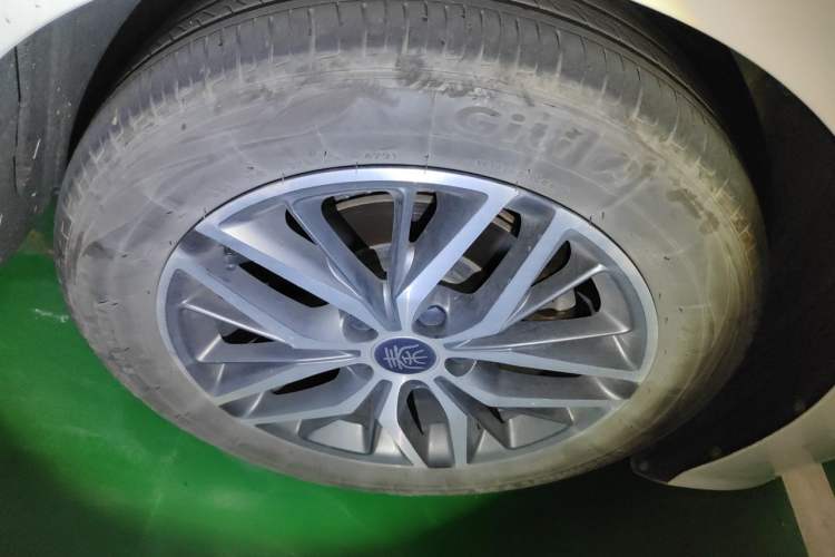 Used BYD Qin PLUS 2021 DM-i 55KM Flagship Model Right Front Wheel Hub