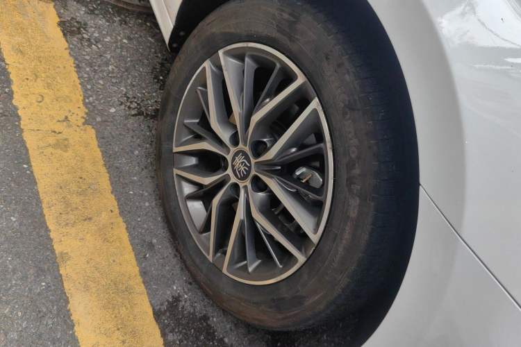 Used BYD Qin PLUS 2021 DM-i 120KM Prestige Model Right Front Wheel Hub