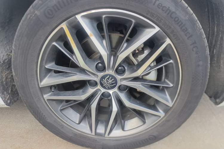 Used BYD Qin PLUS 2021 EV 500KM Luxury Model Right Front Wheel Hub