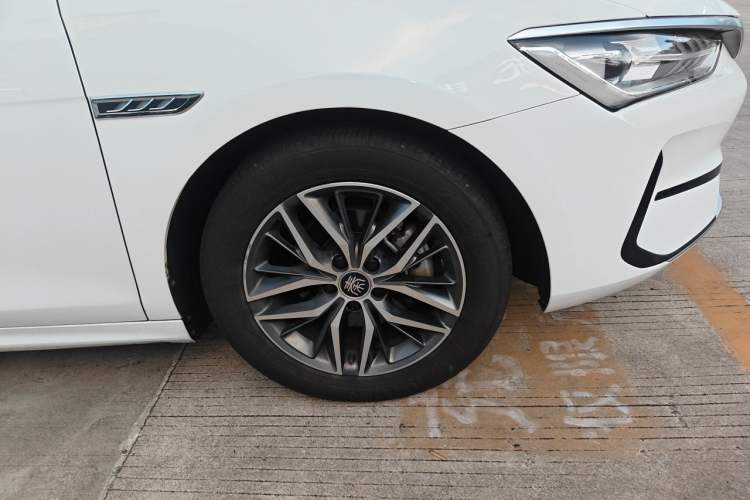 Used BYD Qin PLUS 2021 EV 500KM Luxury Model Right Front Wheel Hub