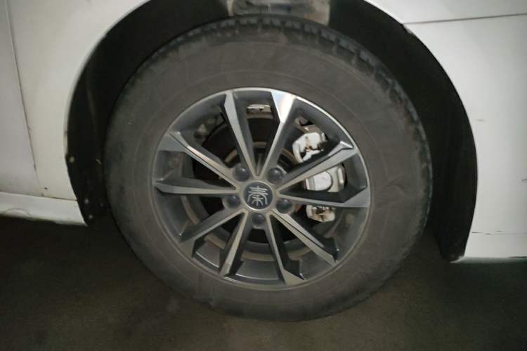 Used BYD Qin PLUS 2021 DM-i 55KM Prestige Model Right Front Wheel Hub