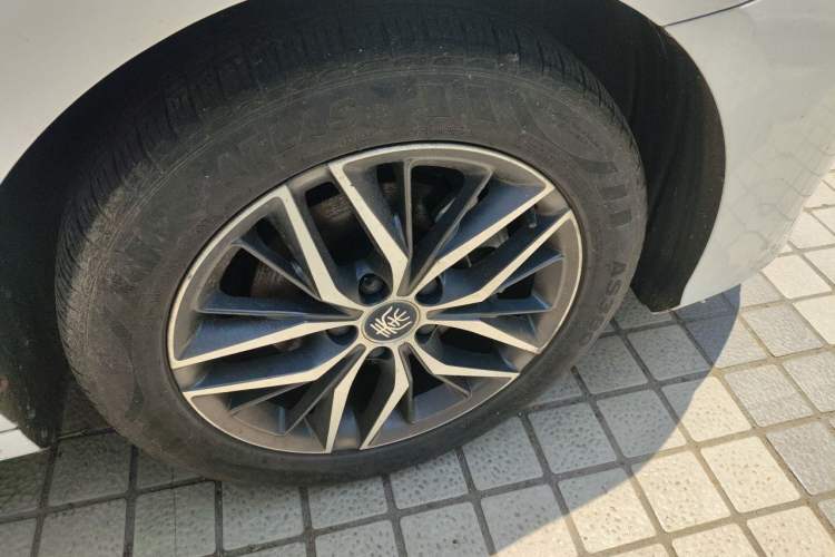 Used BYD Qin PLUS 2021 DM-i 55KM Flagship Model Right Front Wheel Hub