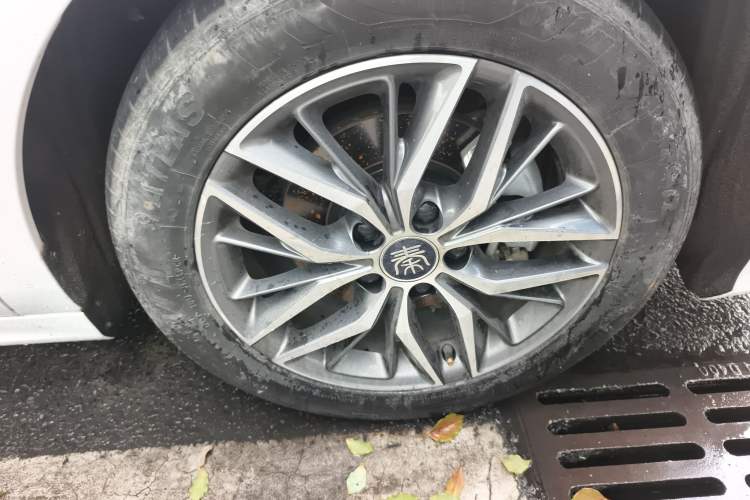 Used BYD Qin PLUS 2021 DM-i 55KM Flagship Model Right Front Wheel Hub