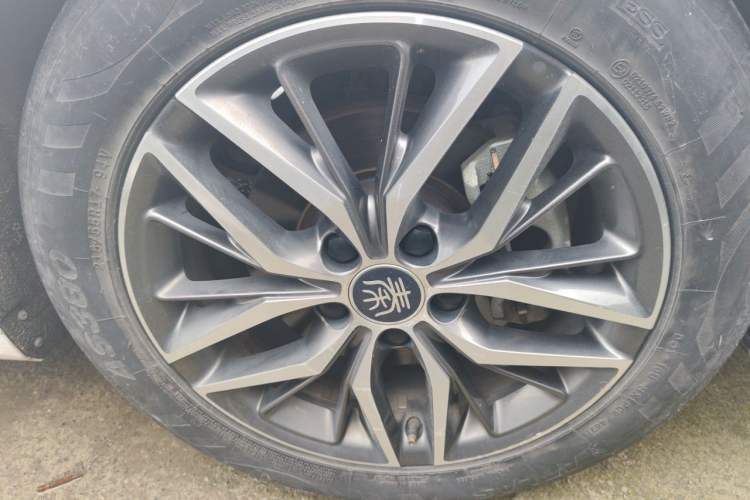 Used BYD Qin PLUS 2021 DM-i 55KM Flagship Model Right Front Wheel Hub