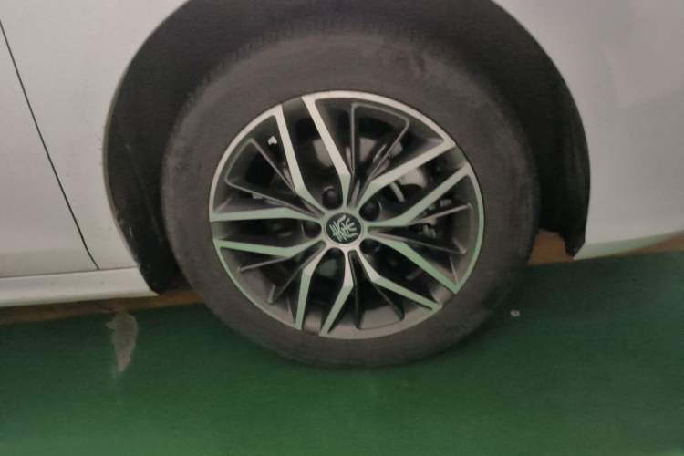 Used BYD Qin PLUS 2021 DM-i 120KM Prestige Model Right Front Wheel Hub