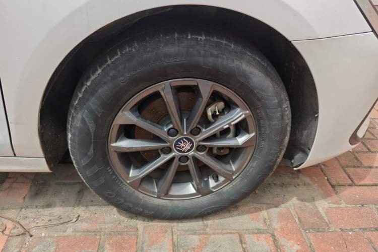 Used BYD Qin PLUS 2021 EV 420KM Commuter Edition Right Front Wheel Hub