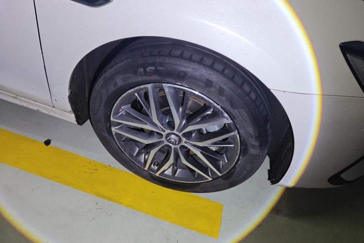 Used BYD Qin PLUS 2021 EV 500KM Luxury Model Right Front Wheel Hub