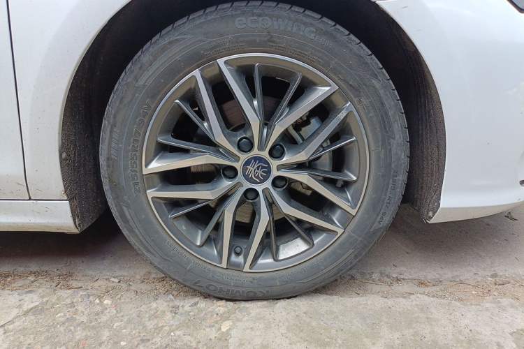 Used BYD Qin PLUS 2021 DM-i 55KM Flagship Model Right Front Wheel Hub