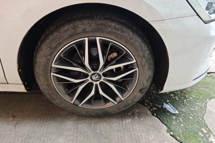 Used BYD Qin PLUS 2021 DM-i 55KM Flagship Model Right Front Wheel Hub
