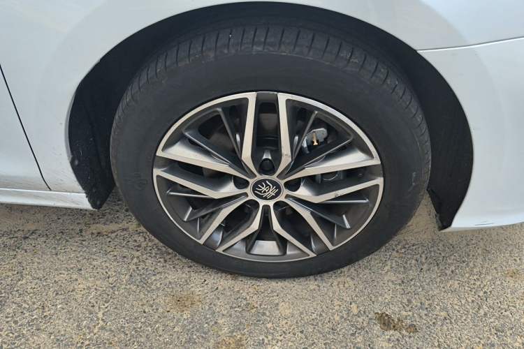 Used BYD Qin PLUS 2021 DM-i 55KM Flagship Model Right Front Wheel Hub